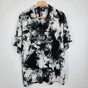 No Boundaries Black and White Abstract Print Shirt XXL.